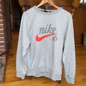 Nike SB Smoke Grey Red Swoosh Polycotton Crew Sweatshirt  Mens Medium